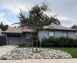 5400 Aileen Way in Sacramento, CA - Building Photo