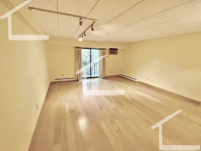 150 Pleasant St, Unit 406