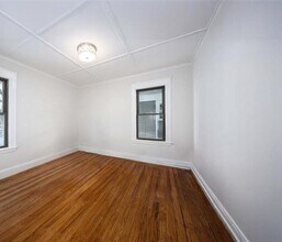 76 Atlantic St, Unit 1 in Winthrop, MA - Foto de edificio - Building Photo