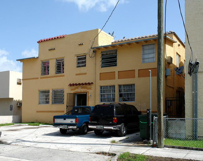 851 SW 4th St in Miami, FL - Building Photo - Building Photo