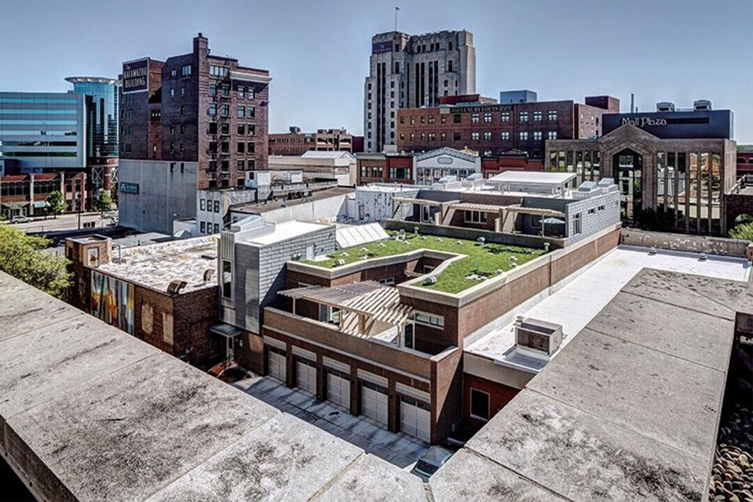 154 S Kalamazoo Mall in Kalamazoo, MI - Building Photo