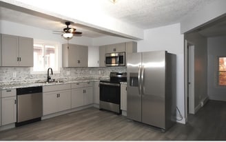 72 Hall St in Springfield, MA - Building Photo