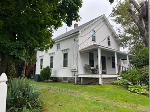 41 Narragansett Ave-Unit -A in Jamestown, RI - Foto de edificio - Building Photo