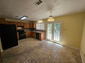 110 Kimberly Dr in Leesville, LA - Building Photo - Building Photo