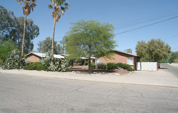 1802-1820 N Forgeus Ave in Tucson, AZ - Foto de edificio - Building Photo