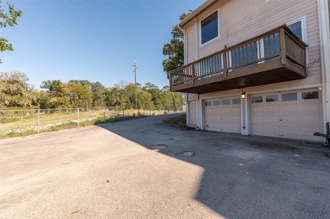 property at 2137 Casa Rio Cir