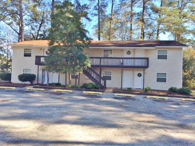 1001 Hideaway St in Valdosta, GA - Building Photo