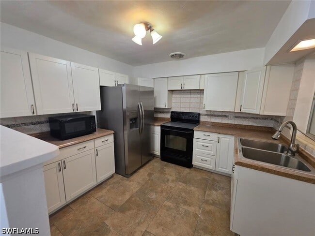 2103 Unity Ave in Ft. Myers, FL - Building Photo - Building Photo