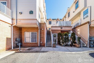 105 Adamecs Way in South Amboy, NJ - Building Photo - Building Photo