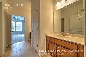 1186 Dingle Rd in Mount Pleasant, SC - Building Photo - Building Photo