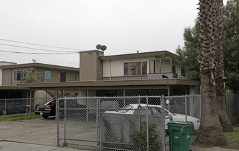 3709 San Juan St in Oakland, CA - Building Photo - Building Photo