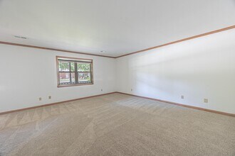 10896 Oak Blvd in Lawrenceville, IL - Foto de edificio - Building Photo