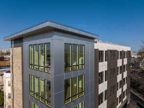 Skyline Apartments in Everett, MA - Foto de edificio - Building Photo