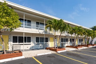 Riverland Court Apartments in Fort Lauderdale, FL - Building Photo