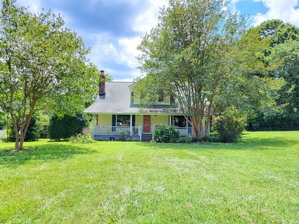 14209 Lucia Riverbend Hwy in Mount Holly, NC - Building Photo