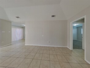 6807 Enns Ln in Spring, TX - Foto de edificio - Building Photo