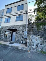 9009 Riverside Pl in North Bergen, NJ - Building Photo