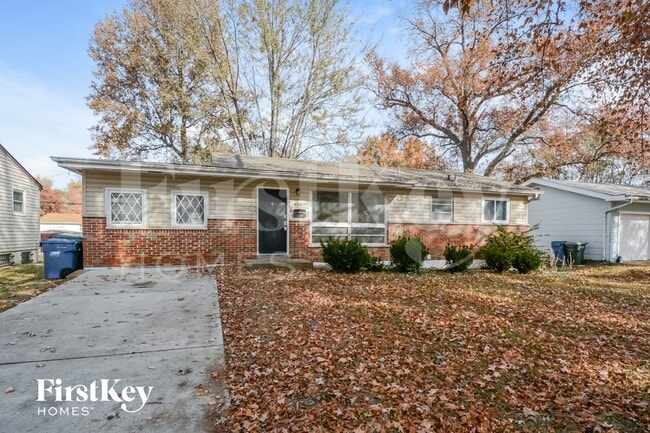 623 Holiday Ave in Hazelwood, MO - Foto de edificio - Building Photo