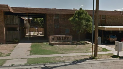 1025 W 18th St in Portales, NM - Foto de edificio - Building Photo