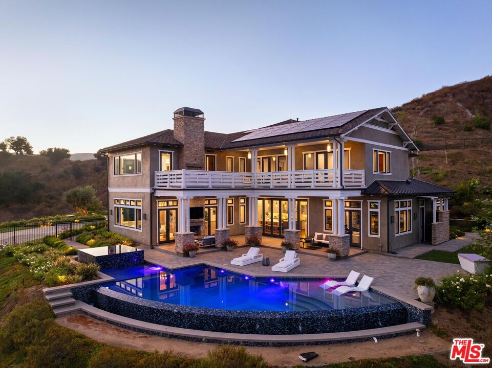 26767 Mulholland Hwy in Calabasas, CA - Building Photo