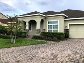 1021 Vinsetta Cir in Winter Garden, FL - Building Photo