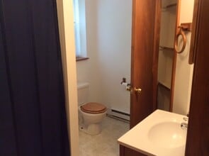 102 Gravity Rd, Unit B in Lake Ariel, PA - Building Photo - Building Photo