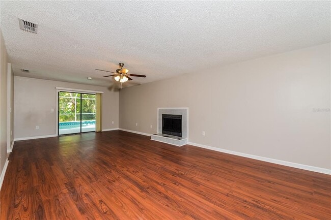 5751 Forester Lake Dr in Sarasota, FL - Building Photo - Building Photo