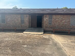 125 W Monroe St in Kountze, TX - Building Photo - Building Photo