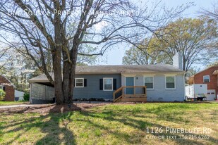 1126 Pinebluff Rd in Winston-Salem, NC - Building Photo