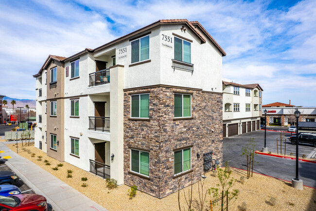 Brownstone in Las Vegas, NV - Foto de edificio - Building Photo