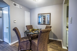 Highland Meadows Apartments in Memphis, TN - Building Photo - Interior Photo