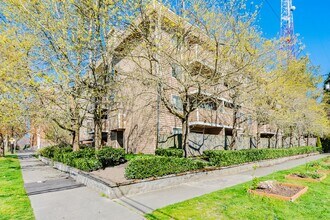 Park Royal Apartments in Seattle, WA - Foto de edificio - Building Photo