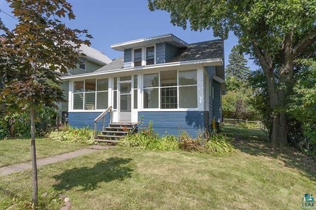 property at 702 N 19th Ave E