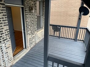 900 N Ashland Ave, Unit 1B in Chicago, IL - Building Photo - Building Photo
