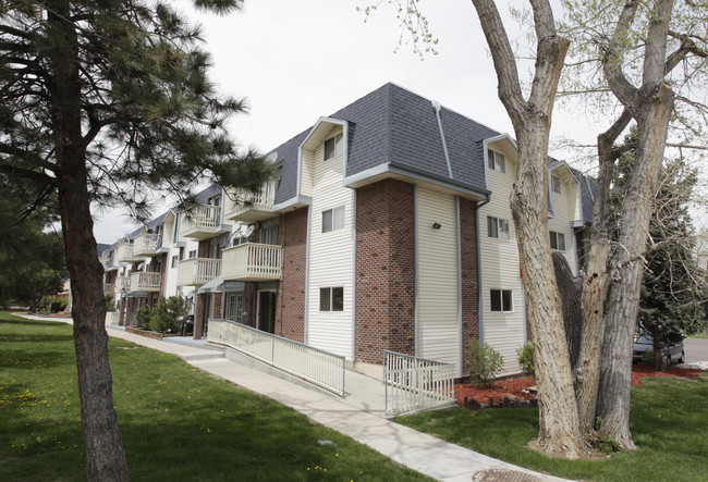 Viking Square Apartments in Arvada, CO - Foto de edificio - Building Photo