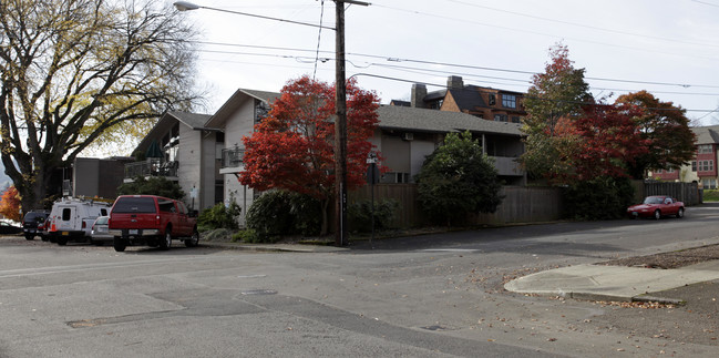 Iron House in Lake Oswego, OR - Building Photo - Building Photo