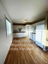66 Wedeene St in Kitimat, BC - Building Photo