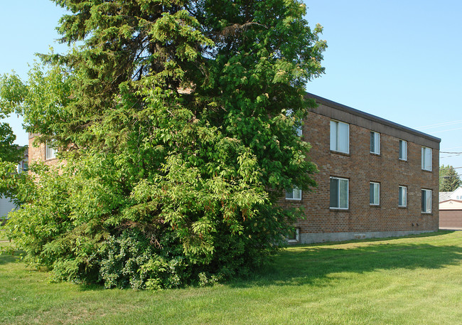 2209 Tower Ave in Superior, WI - Foto de edificio - Building Photo