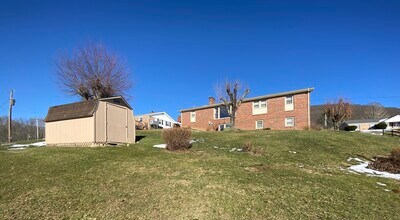 410 Colonial Ave in Independence, VA - Foto de edificio - Building Photo