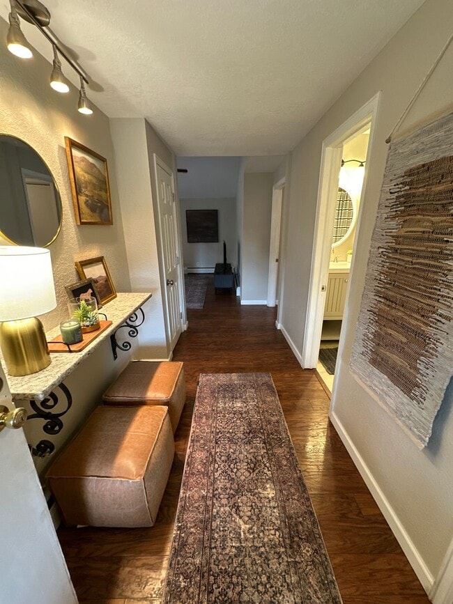 2807 1/2-2807-2802 Benton St