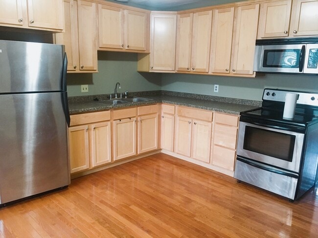 115 Lakewood Gardens Ln in Madison, WI - Foto de edificio - Building Photo