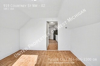 919 Courtney St NW in Grand Rapids, MI - Building Photo - Building Photo