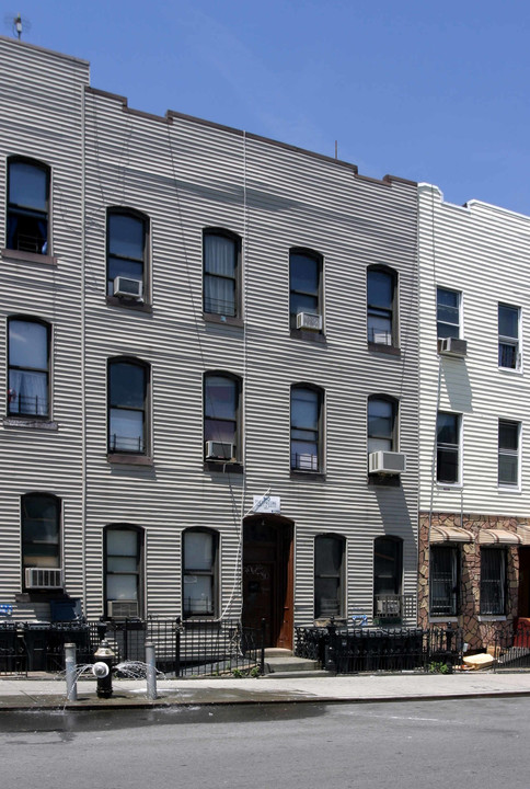 231 Jefferson St in Brooklyn, NY - Building Photo