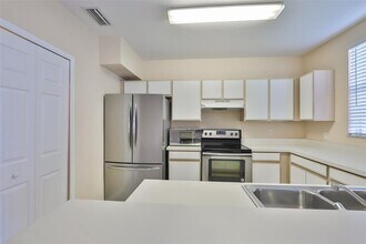 9805 Carlsdale Dr in Riverview, FL - Foto de edificio - Building Photo