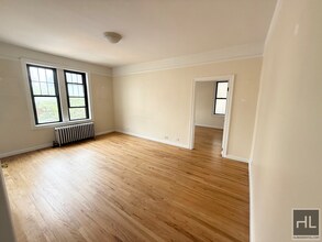 West 10th Street in New York, NY - Foto de edificio - Building Photo