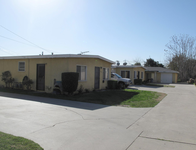 9960-9964 Ramona St in Bellflower, CA - Foto de edificio - Building Photo