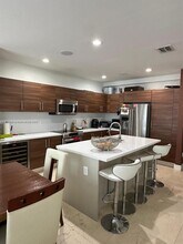 10423 NW 70th Ln in Doral, FL - Building Photo - Building Photo