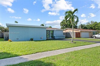 7070 NW 21st St in Sunrise, FL - Building Photo - Building Photo