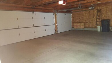 2225 W Silver Spring Dr in Milwaukee, WI - Building Photo - Building Photo