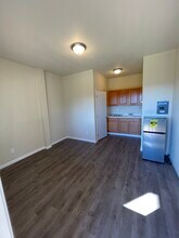 15166 SW 119th Ave, Unit unit C in Tigard, OR - Building Photo - Building Photo